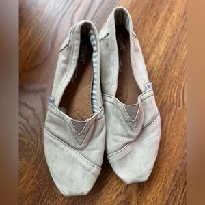 TOMS Light Gray Textured Sole Flats for Everyday Comfort (W7)